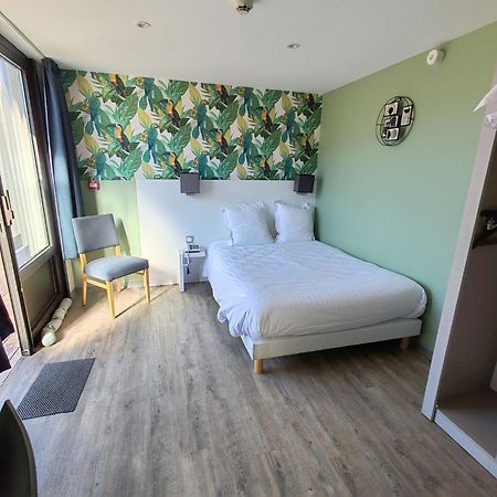 Auberge Du Chateau De Joux La Cluse-et-Mijoux ภายนอก รูปภาพ