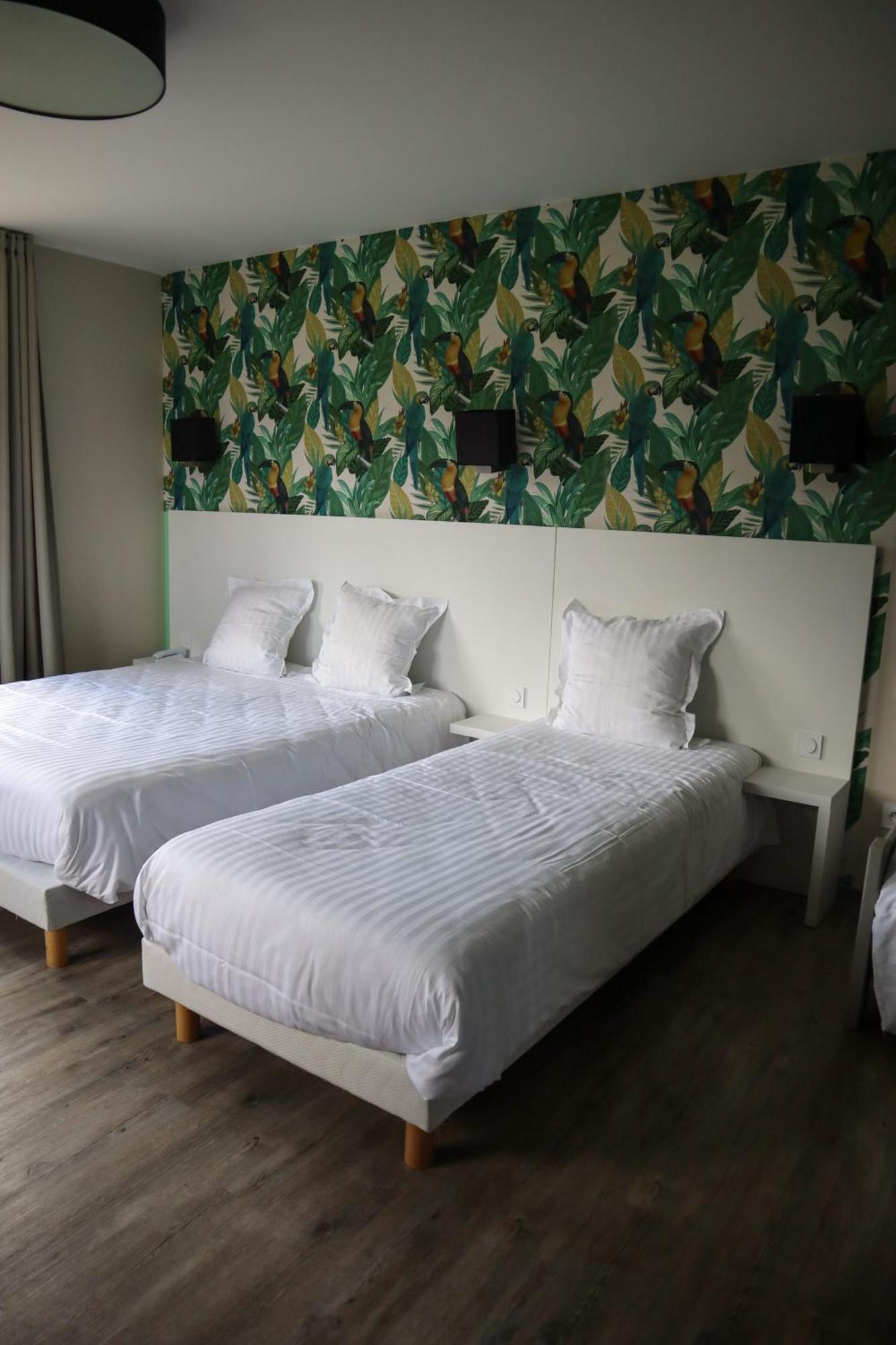 Auberge Du Chateau De Joux La Cluse-et-Mijoux ภายนอก รูปภาพ