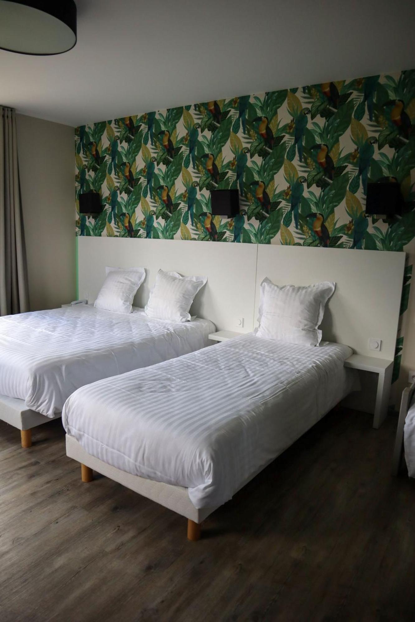 Auberge Du Chateau De Joux La Cluse-et-Mijoux ภายนอก รูปภาพ