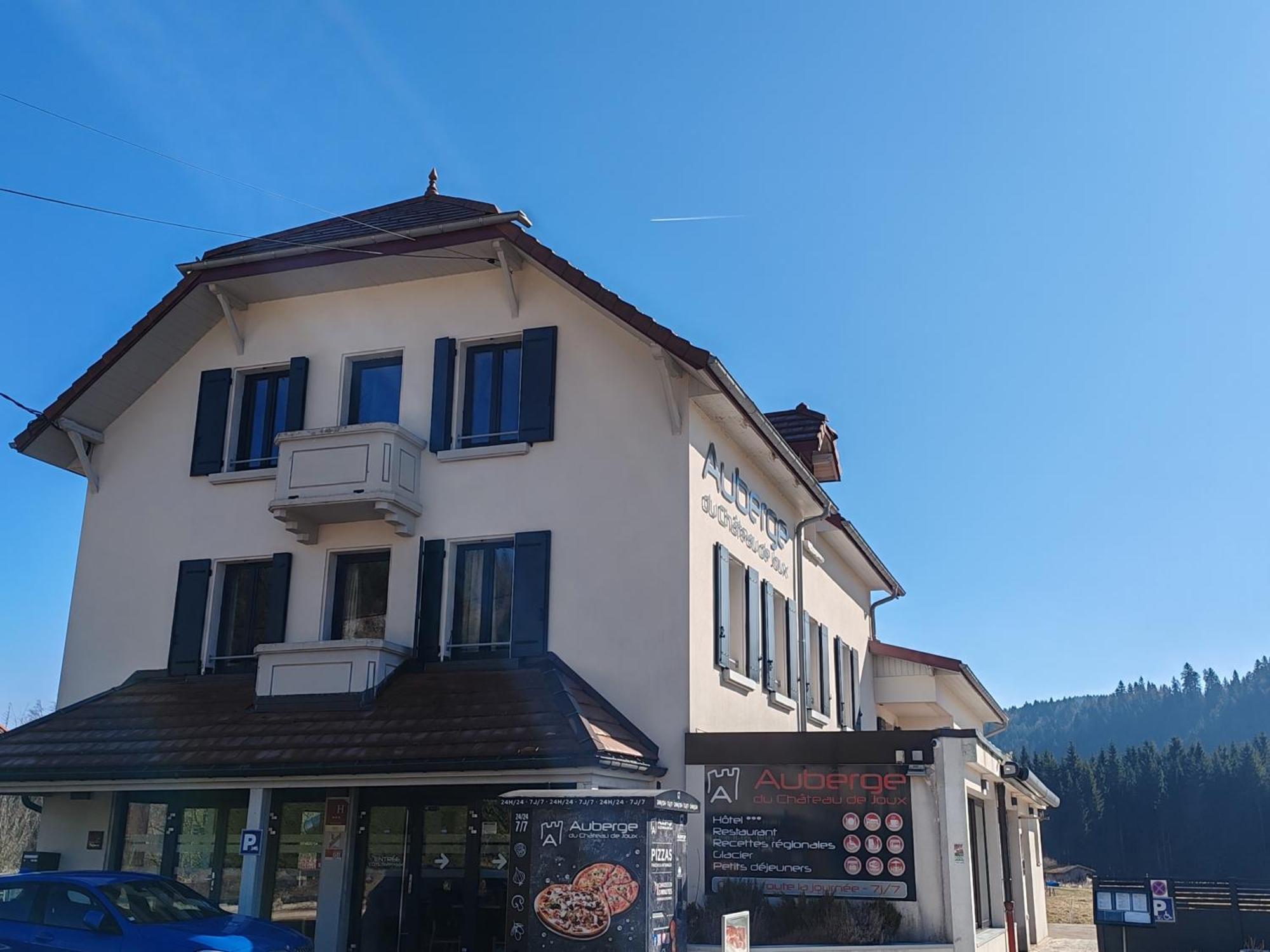 Auberge Du Chateau De Joux La Cluse-et-Mijoux ภายนอก รูปภาพ