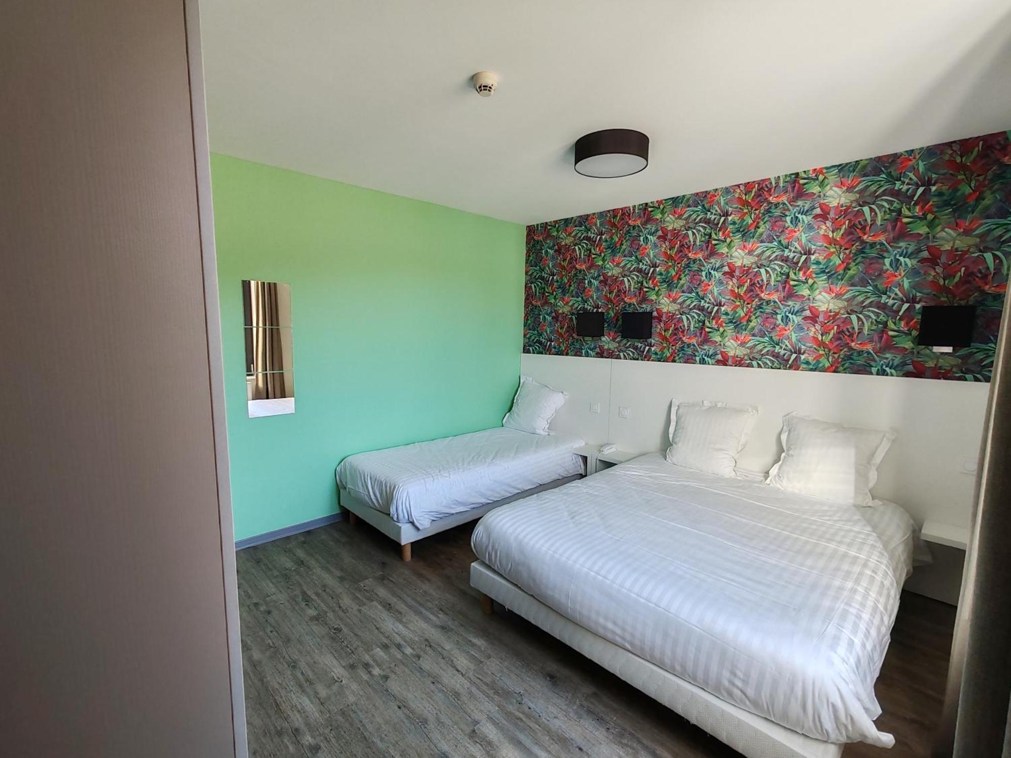 Auberge Du Chateau De Joux La Cluse-et-Mijoux ภายนอก รูปภาพ